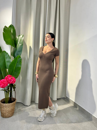 Robe Nicole midi côtelée col en V boutons réglables