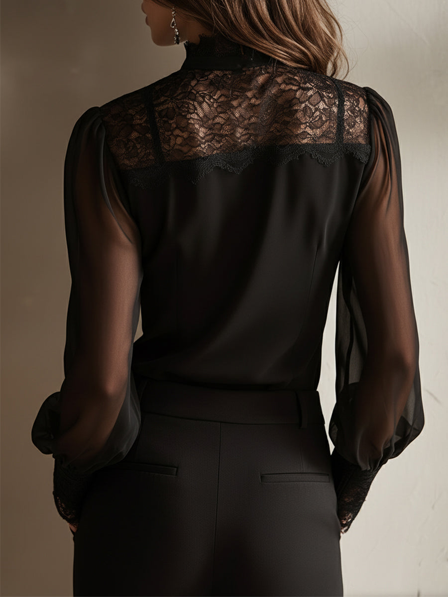 Maille Voilée avec Inserts en Dentelle